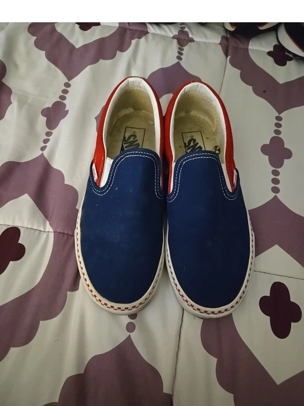 Vans Classic Slip-On sneakers in a Red and Blue Denim Size 7.5 B17